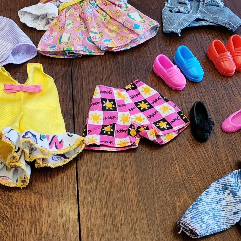 Barbie'S sister Skipper vintage clothes and accessories‎ lot
